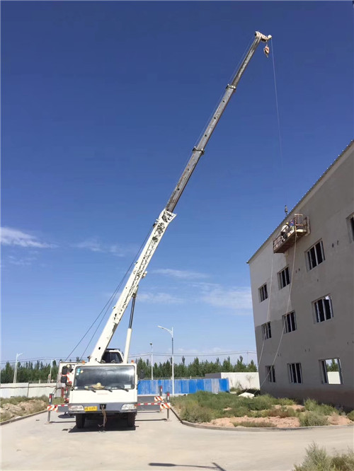 通许县“轻装强干”—— 吊车的 “轻量化臂架” 技术